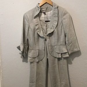 White House Black Market size 2R